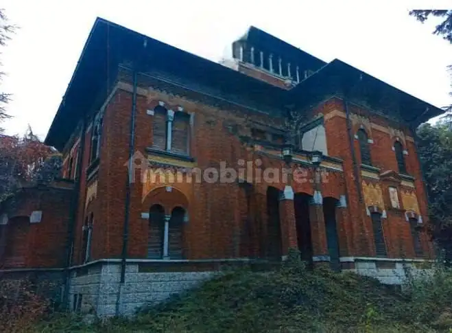 Villa in asta a Mariano Comense