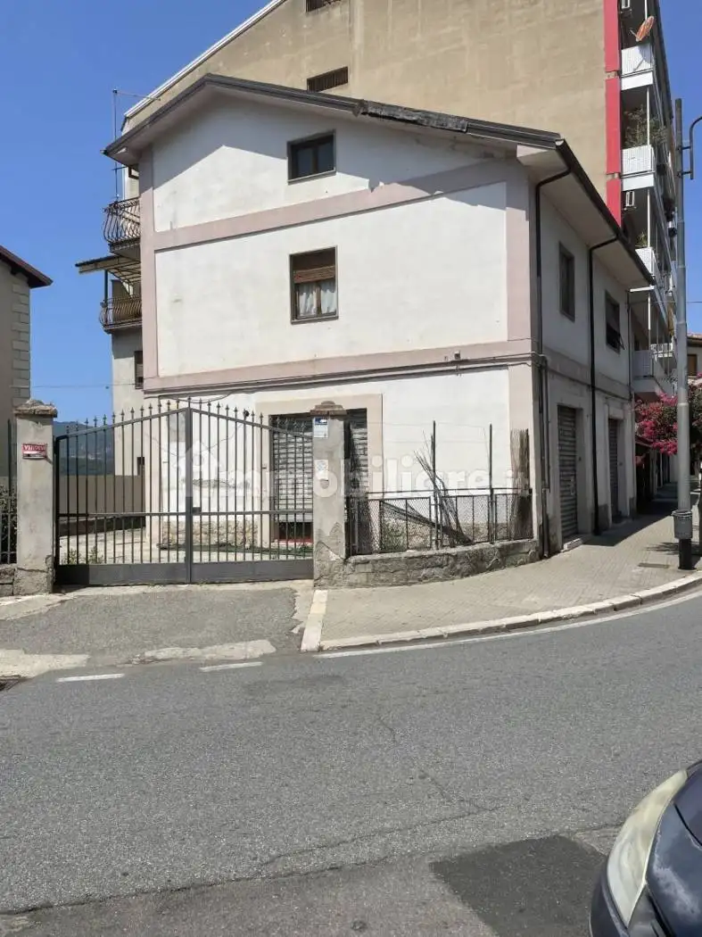 Palazzo - Edificio in vendita a Rogliano