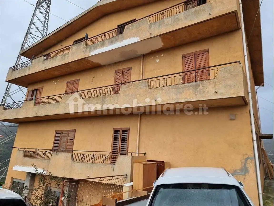 Palazzo - Edificio in vendita a Magisano