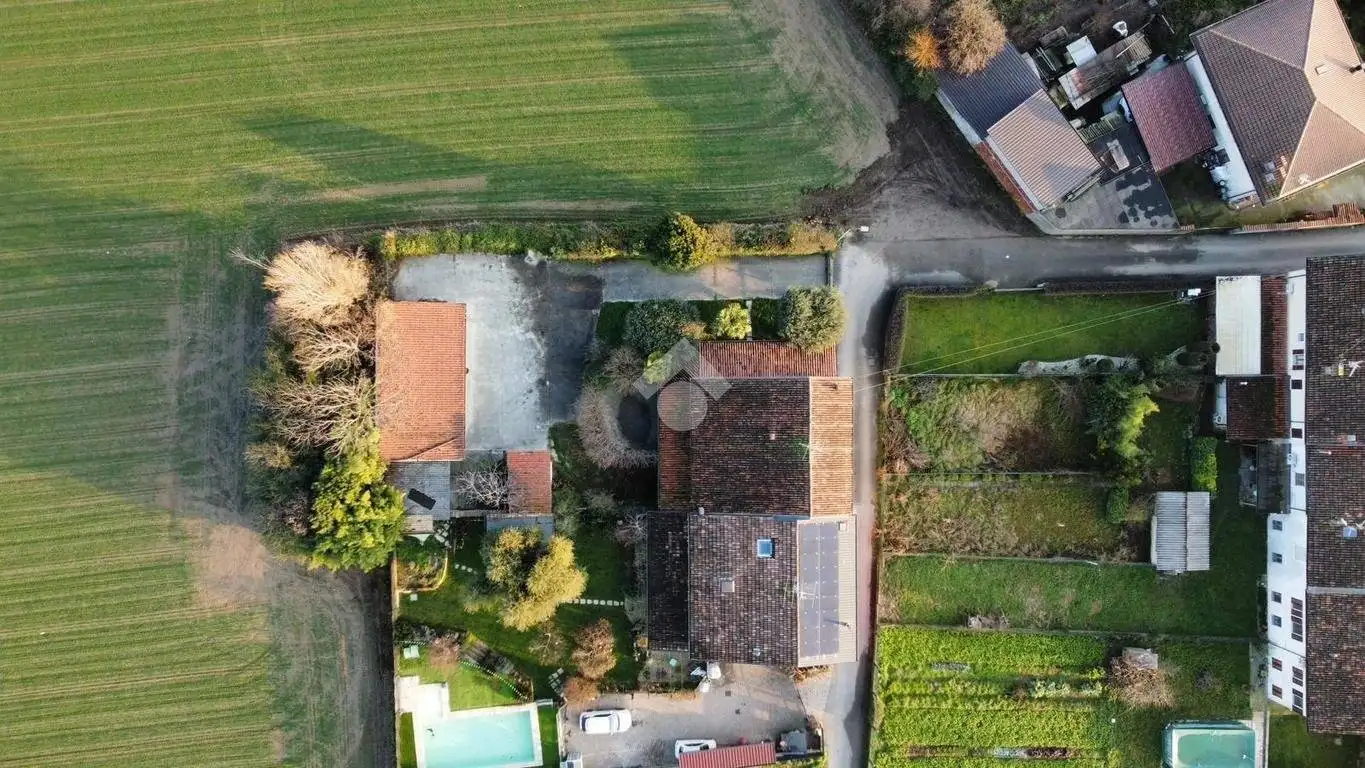 Casa indipendente in vendita a Dello