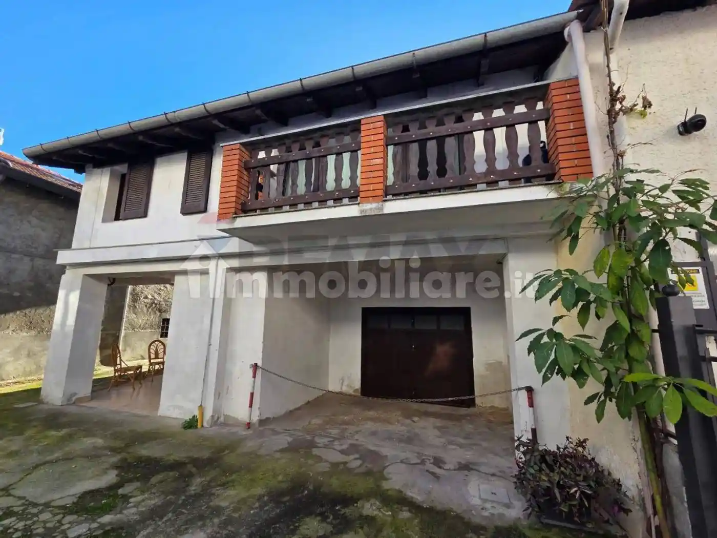 Casa indipendente in vendita a Varallo Pombia