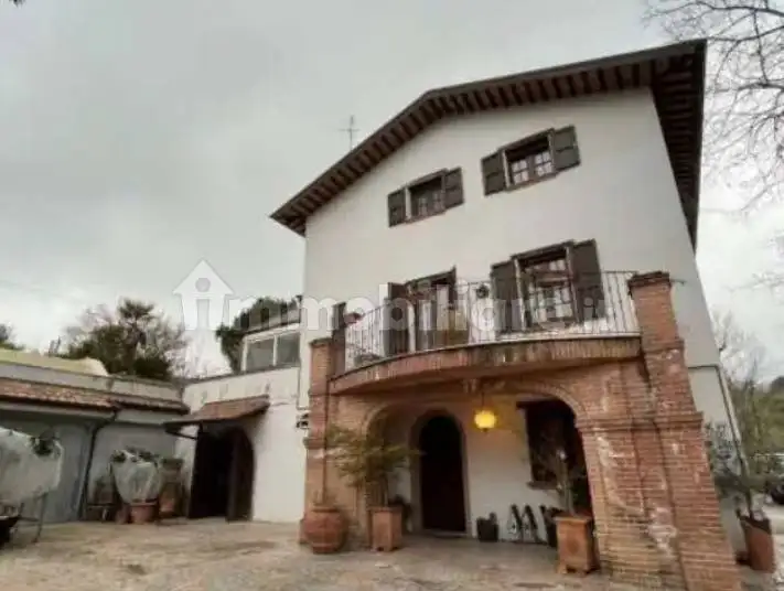 Villa in asta a Tolentino