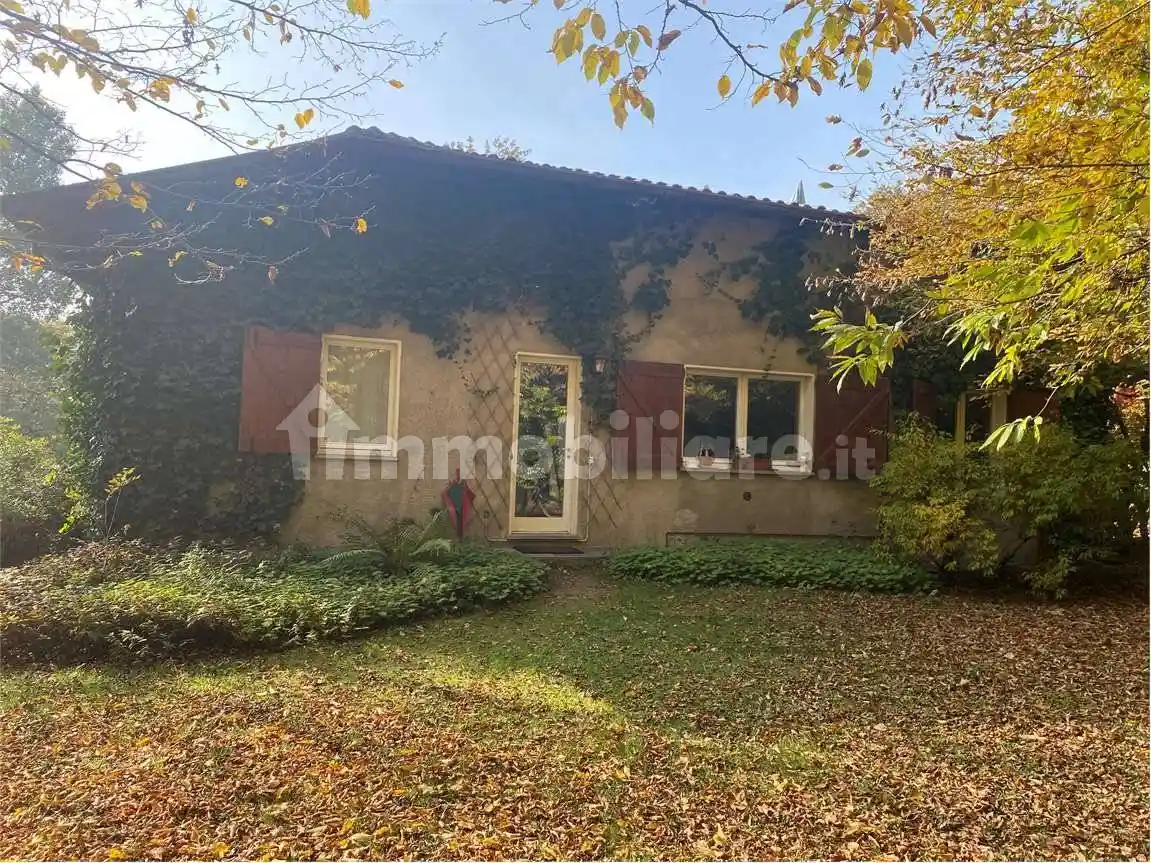 Villa in vendita a Alzate Brianza