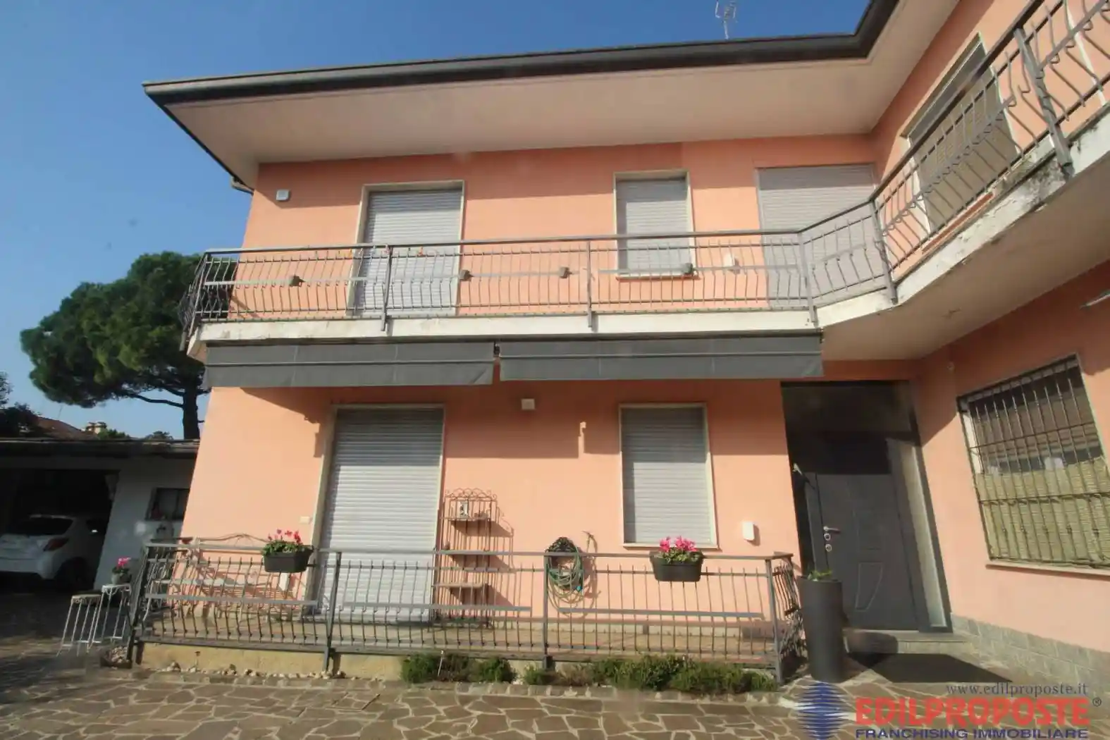 Appartamento in vendita a Lazzate