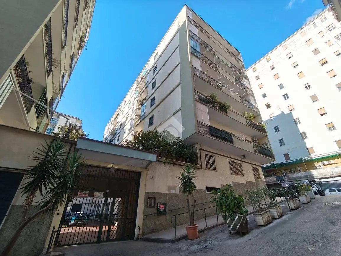 Appartamento in vendita a Napoli