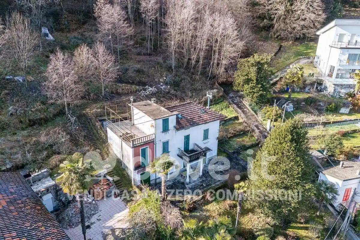 Villa in vendita a Cadegliano-Viconago