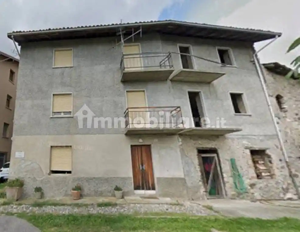 Casa indipendente in vendita a Camerata Cornello