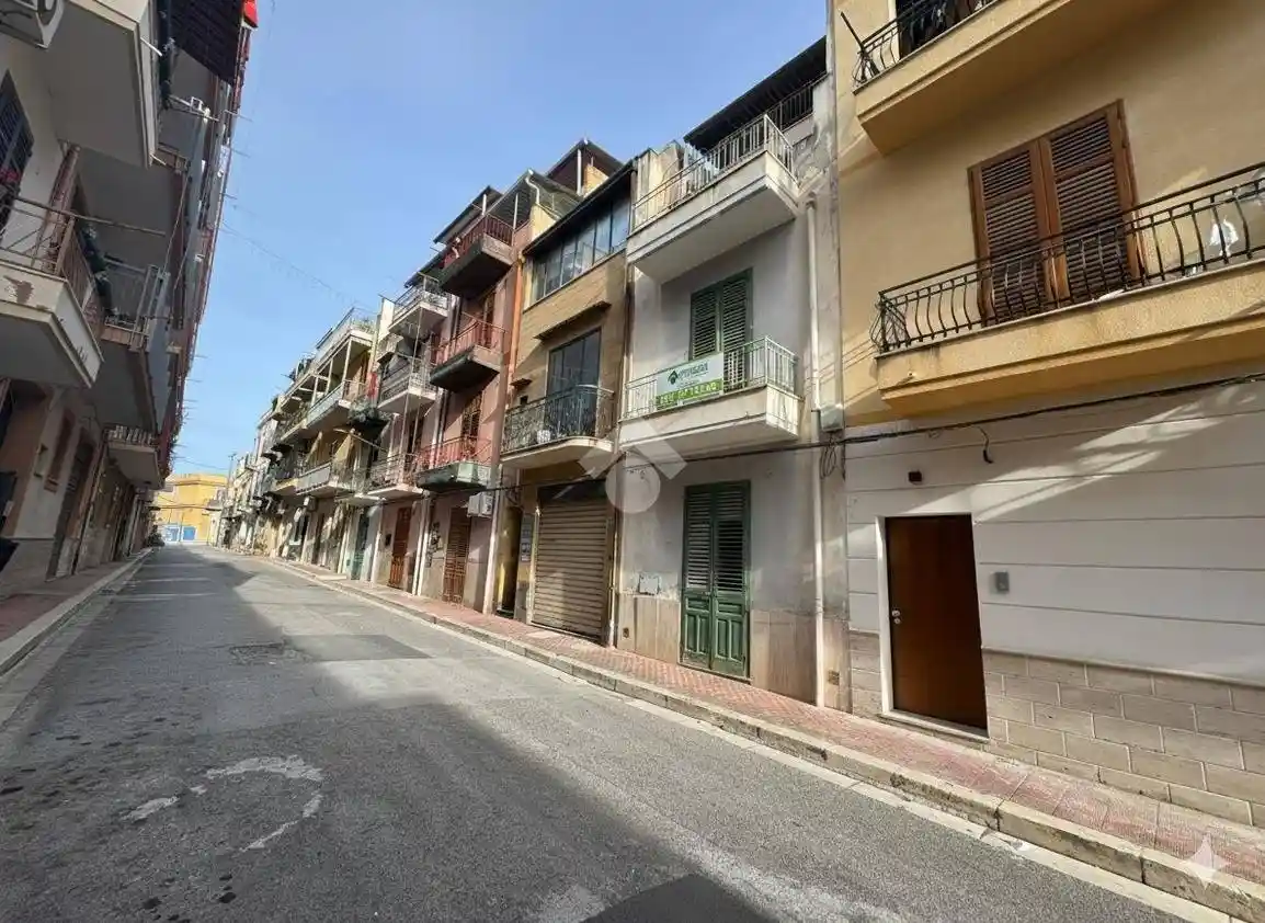 Palazzo - Edificio in vendita a Casteldaccia