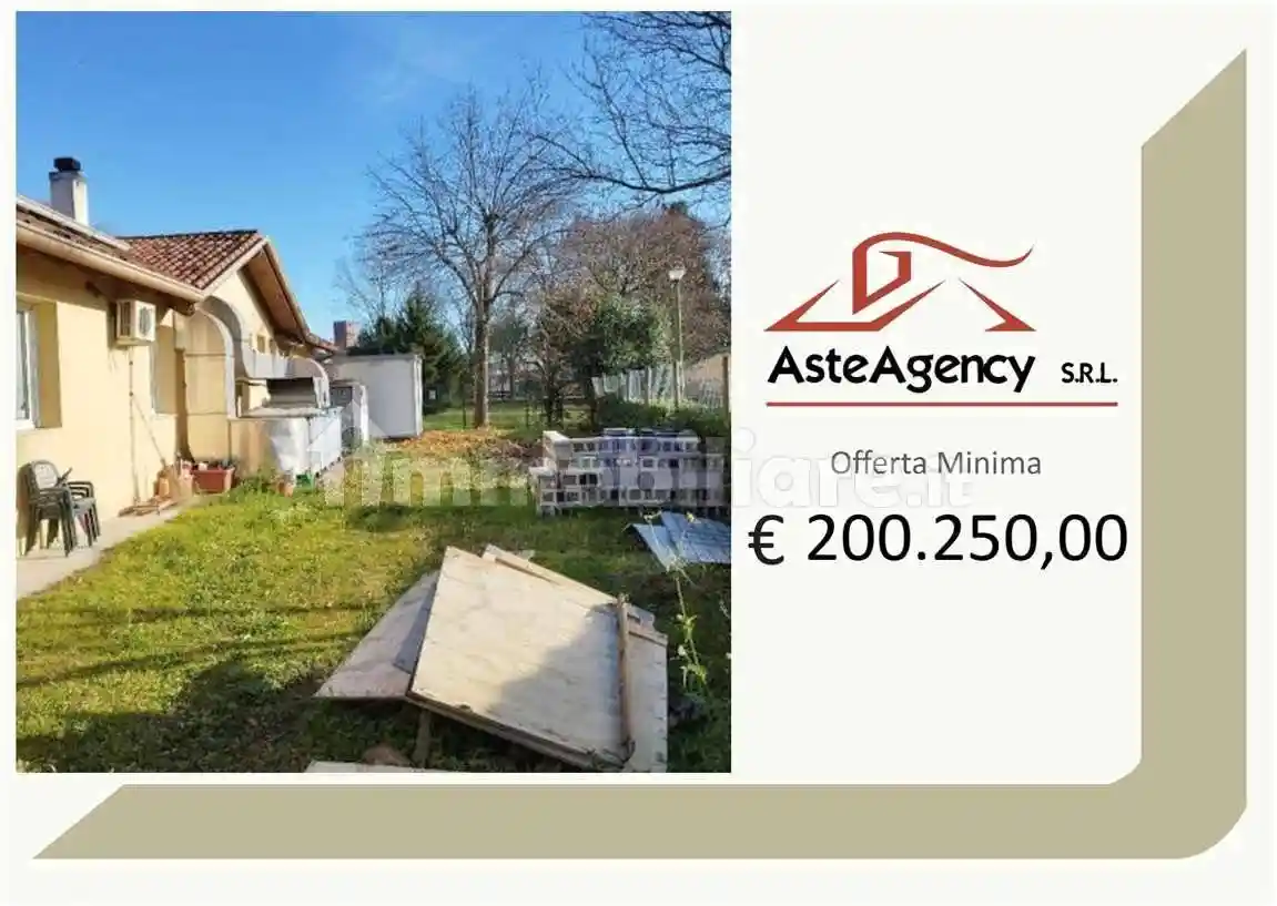 Palazzo - Stabile in vendita a Torviscosa