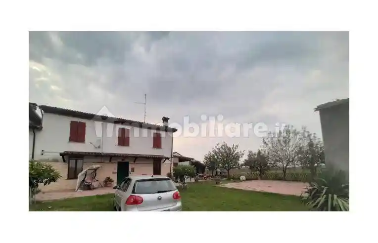 Villa in vendita a Cadeo