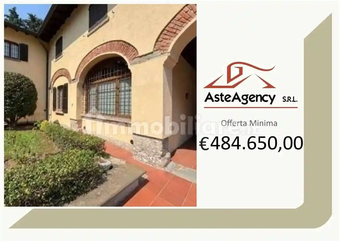 Villa in vendita a Carate Brianza