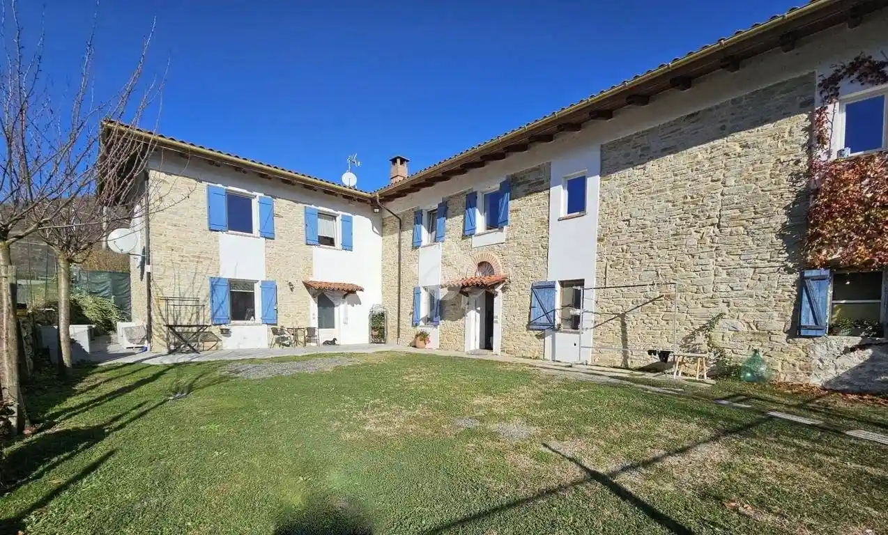 Villa in vendita a Denice