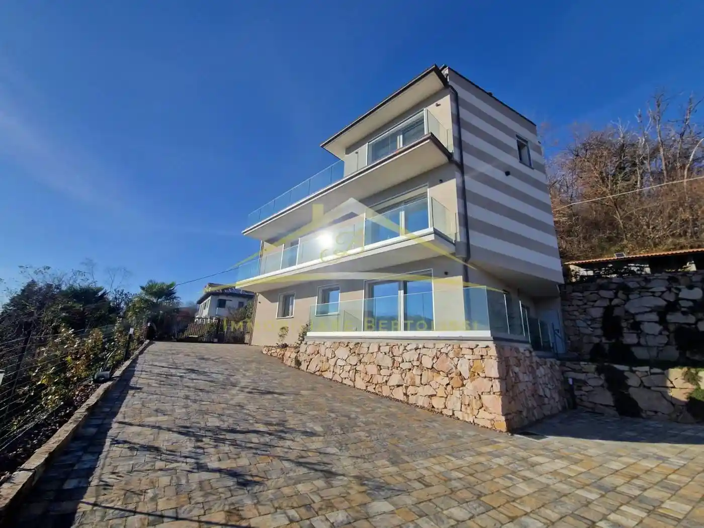 Villa in vendita a Borgosesia