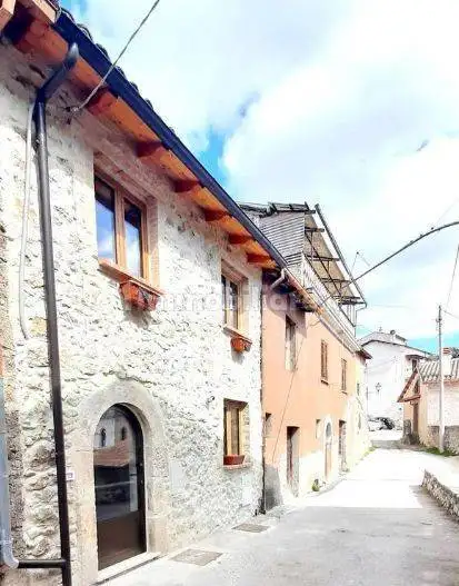 Casa indipendente in vendita a Scurcola Marsicana