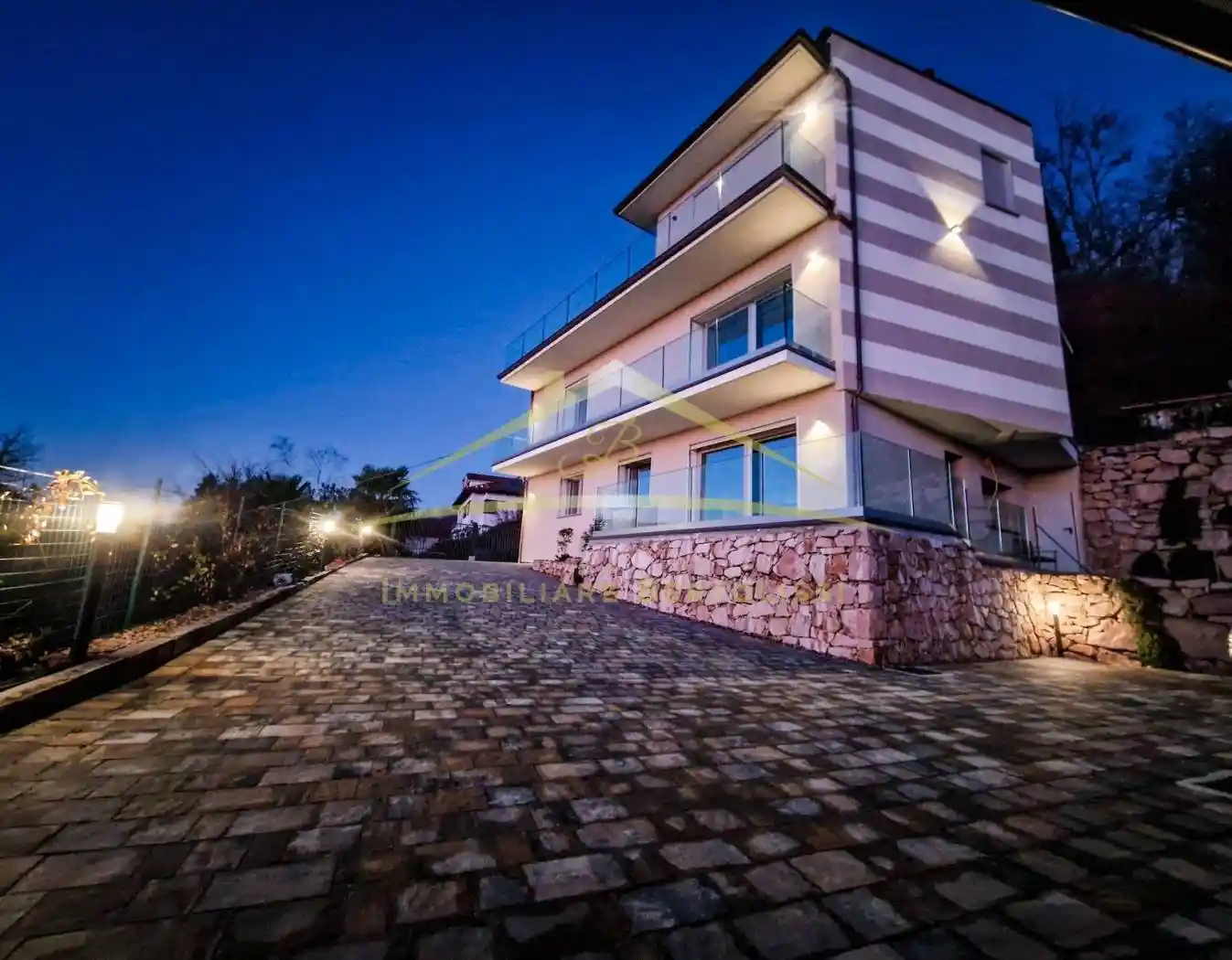 Villa in vendita a Borgosesia