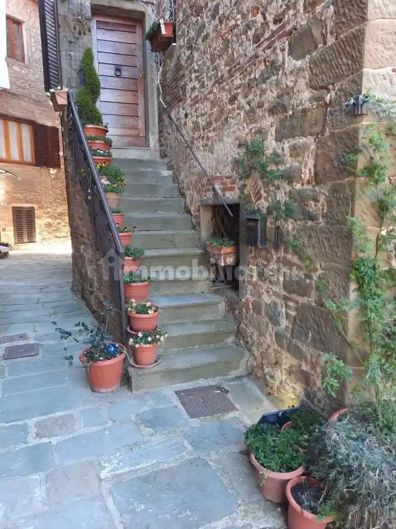 Appartamento in vendita a Bucine