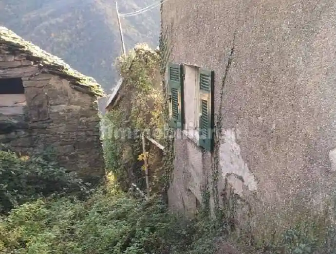 Appartamento in vendita a Valbrevenna