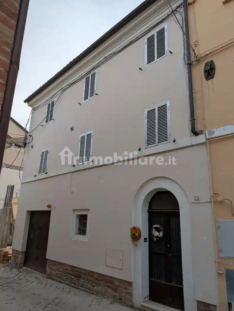 Casa indipendente in vendita a Tolentino