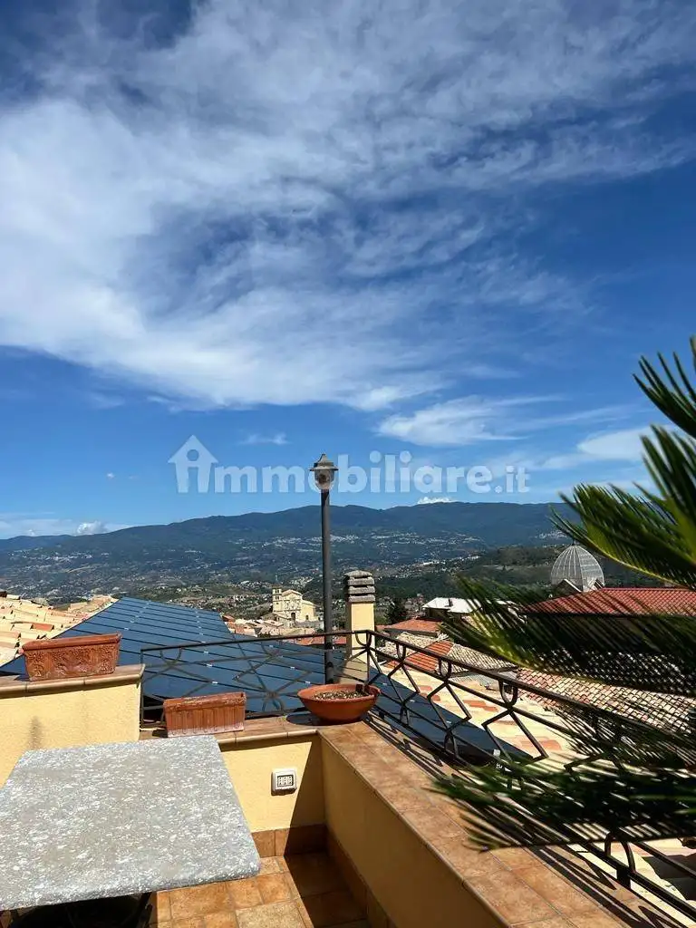 Appartamento in vendita a Cerisano