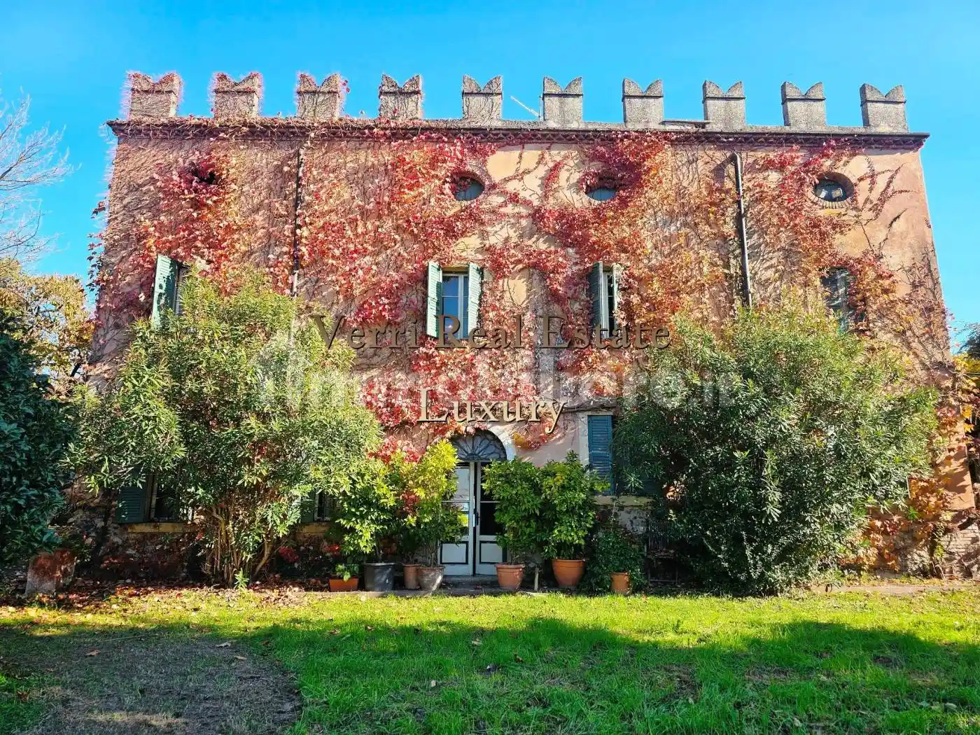 Villa in vendita a Peschiera del Garda