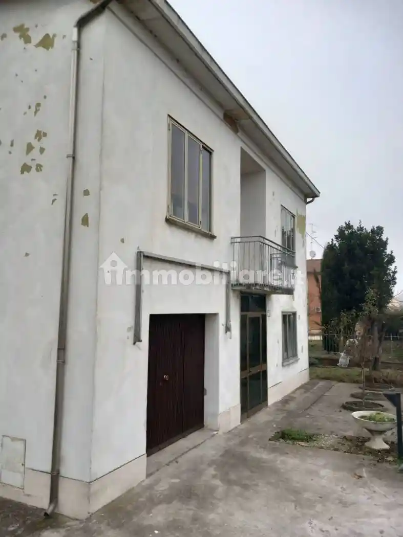 Villa in vendita a Luzzara