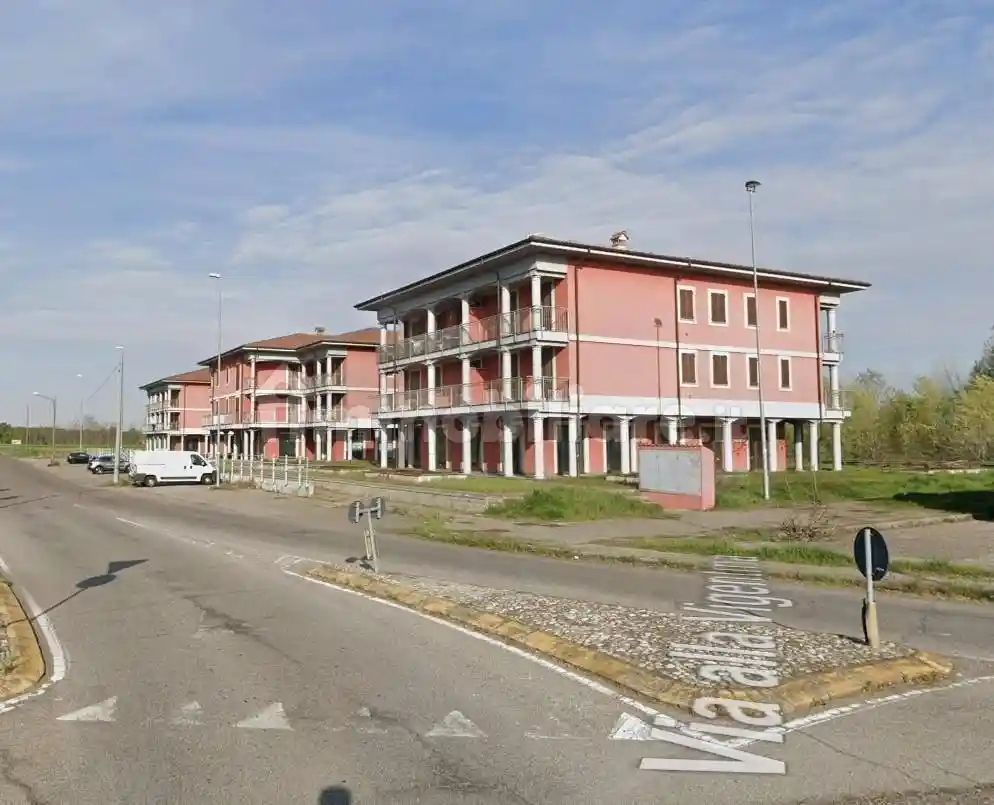 Palazzo - Stabile in vendita a Bornasco