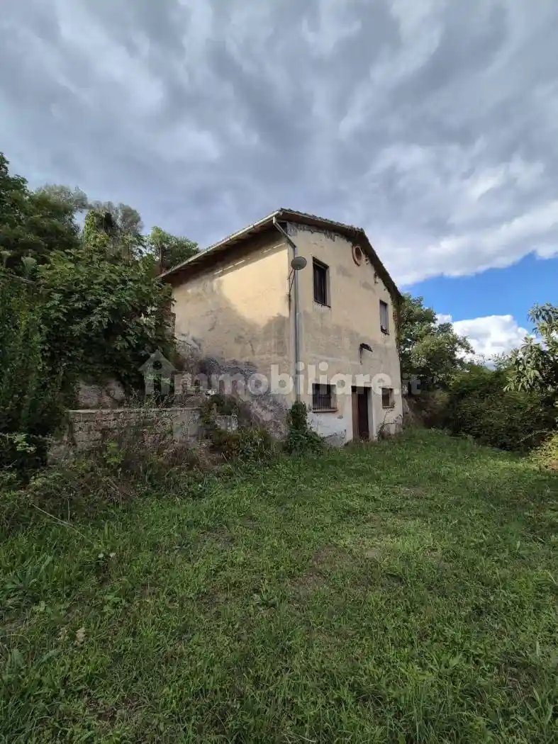 Rustico - Casale in vendita a Vetralla