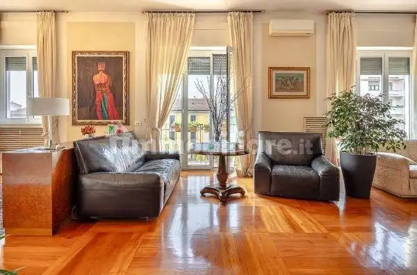 Appartamento in vendita a Milan