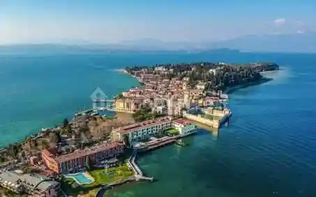 Palazzo - Edificio in vendita a Sirmione