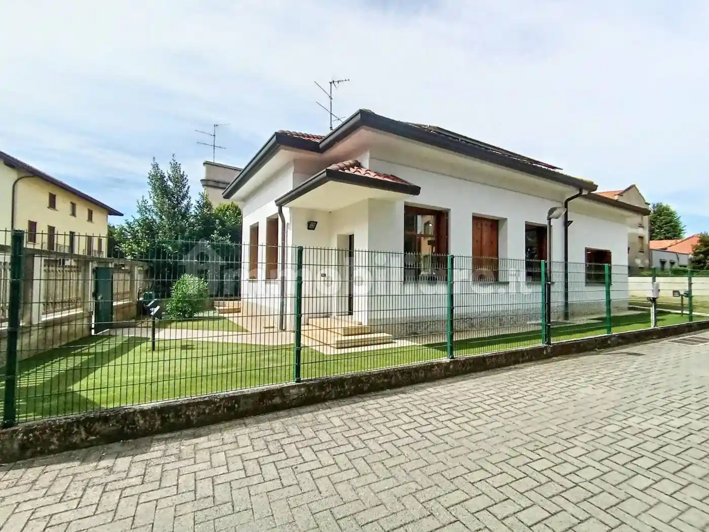 Villa in vendita a Carugo