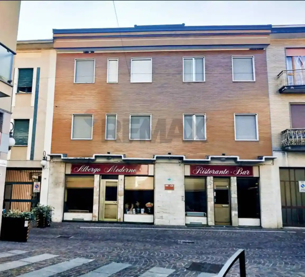 Palazzo - Edificio in vendita a Trecate