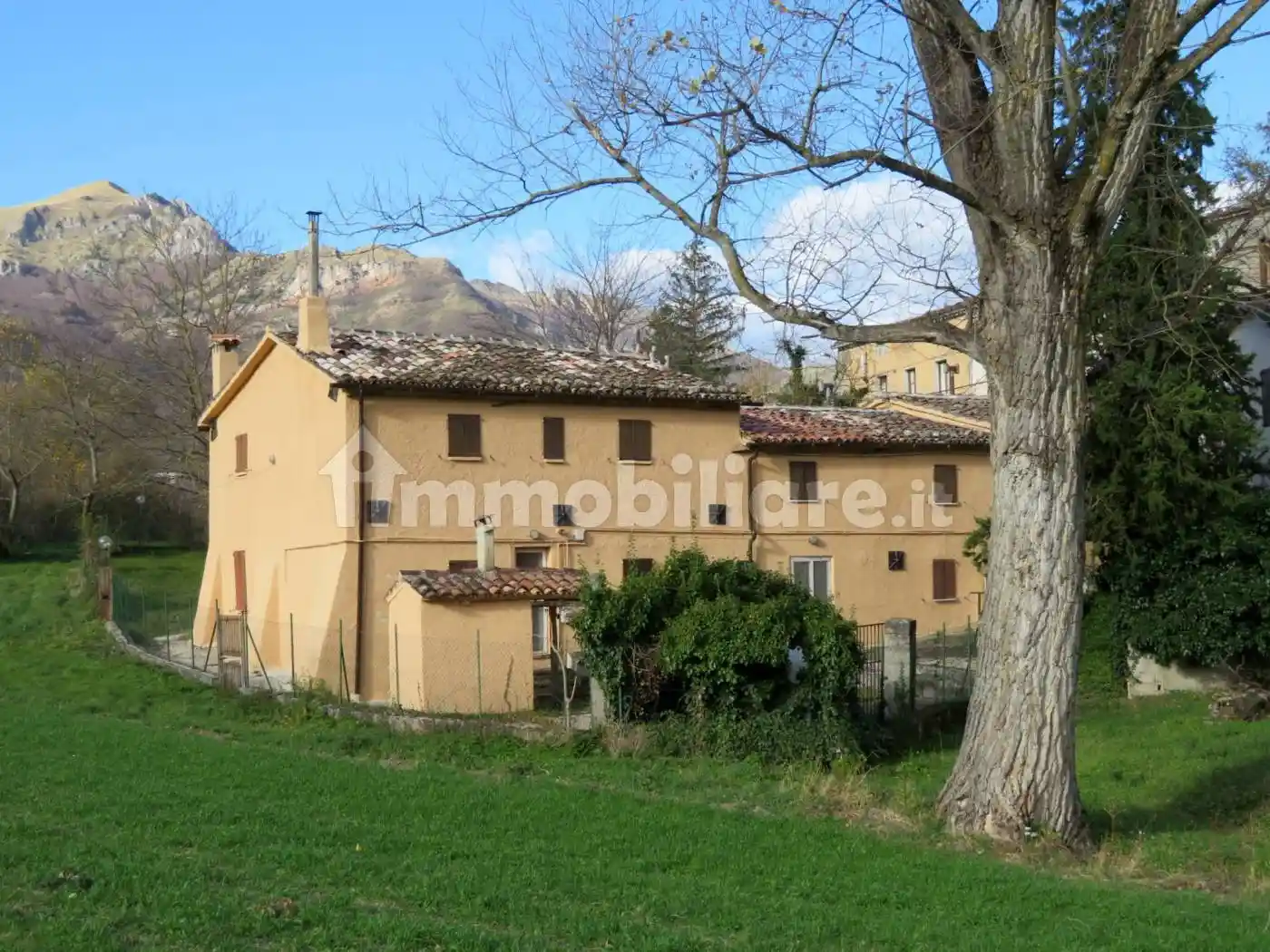 Rustico - Casale in vendita a Sarnano