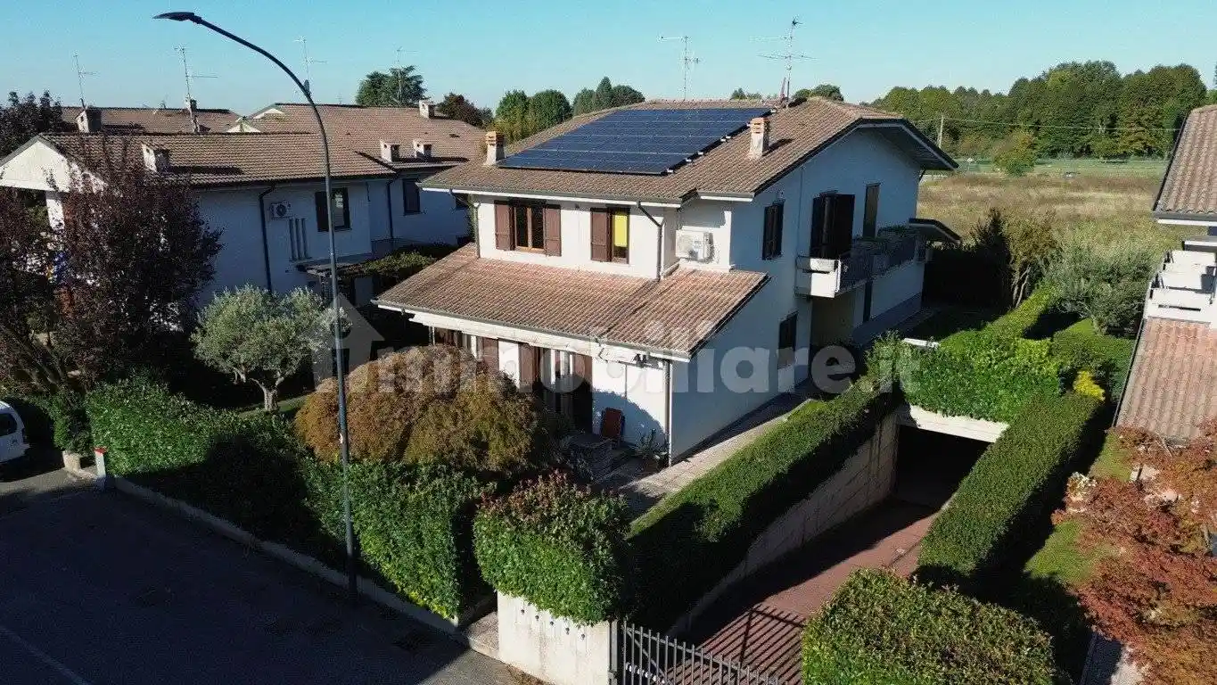 Villa in vendita a Palazzolo sull'Oglio