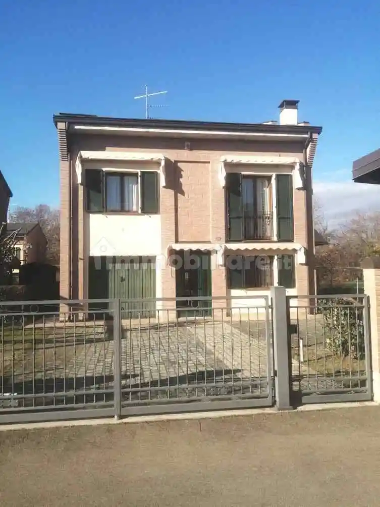 Villa in vendita a Montecchio Emilia