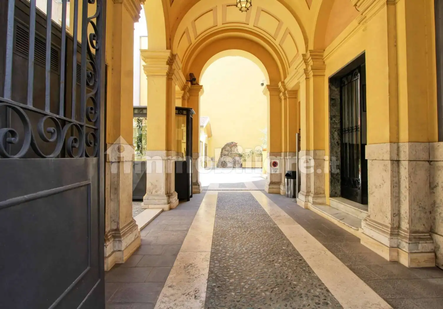 Palazzo - Edificio in affitto a Roma