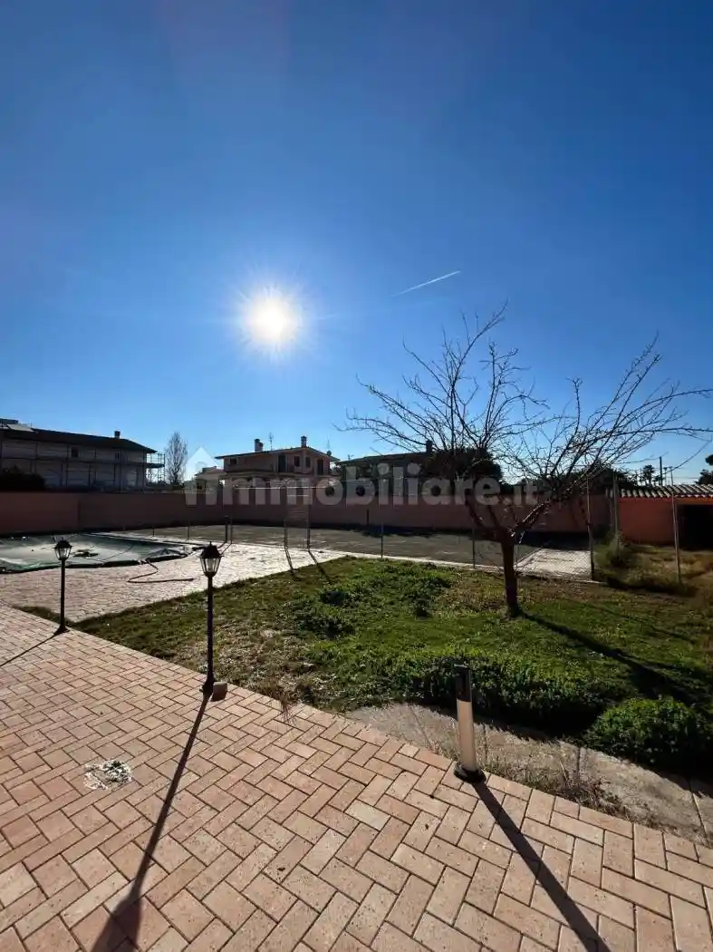 Villa in vendita a Nettuno