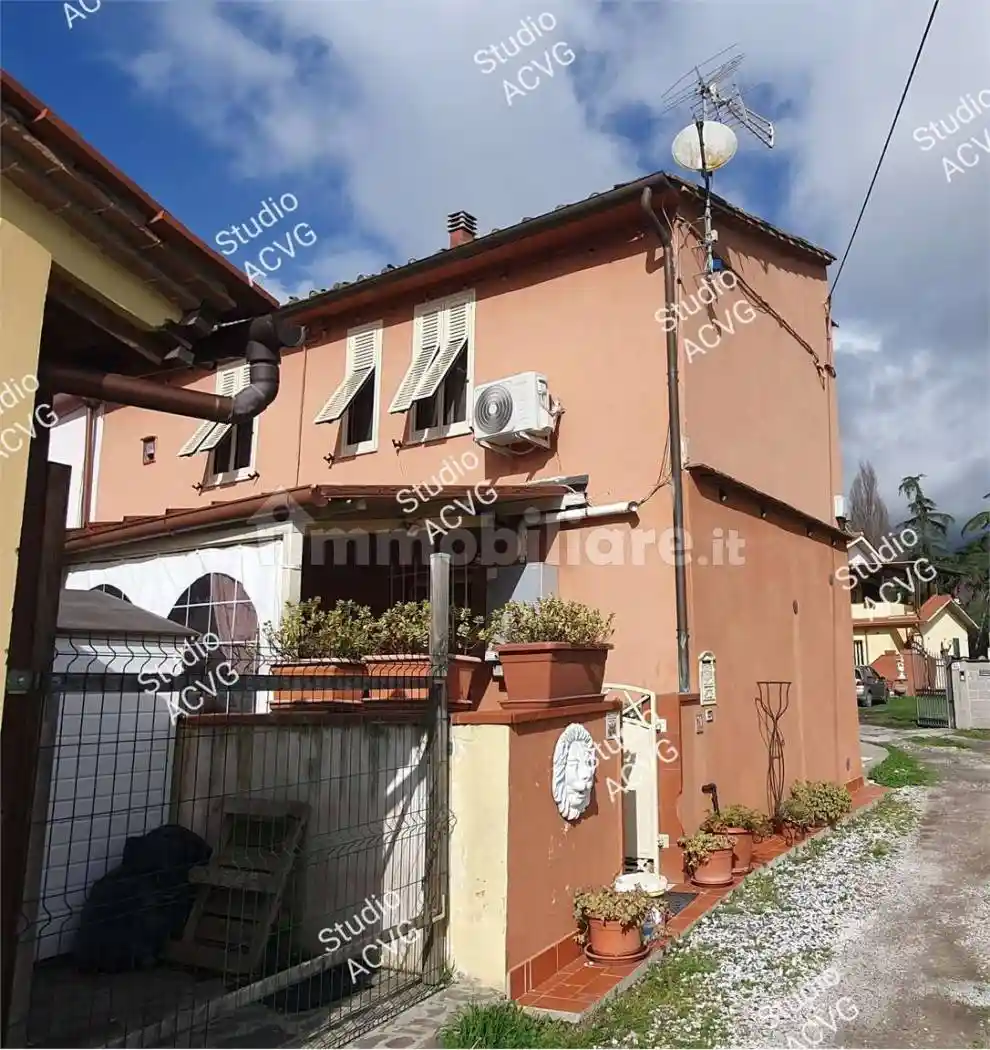 Casa indipendente in vendita a Cascina