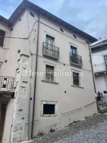 Casa indipendente in vendita a Rocca di Mezzo