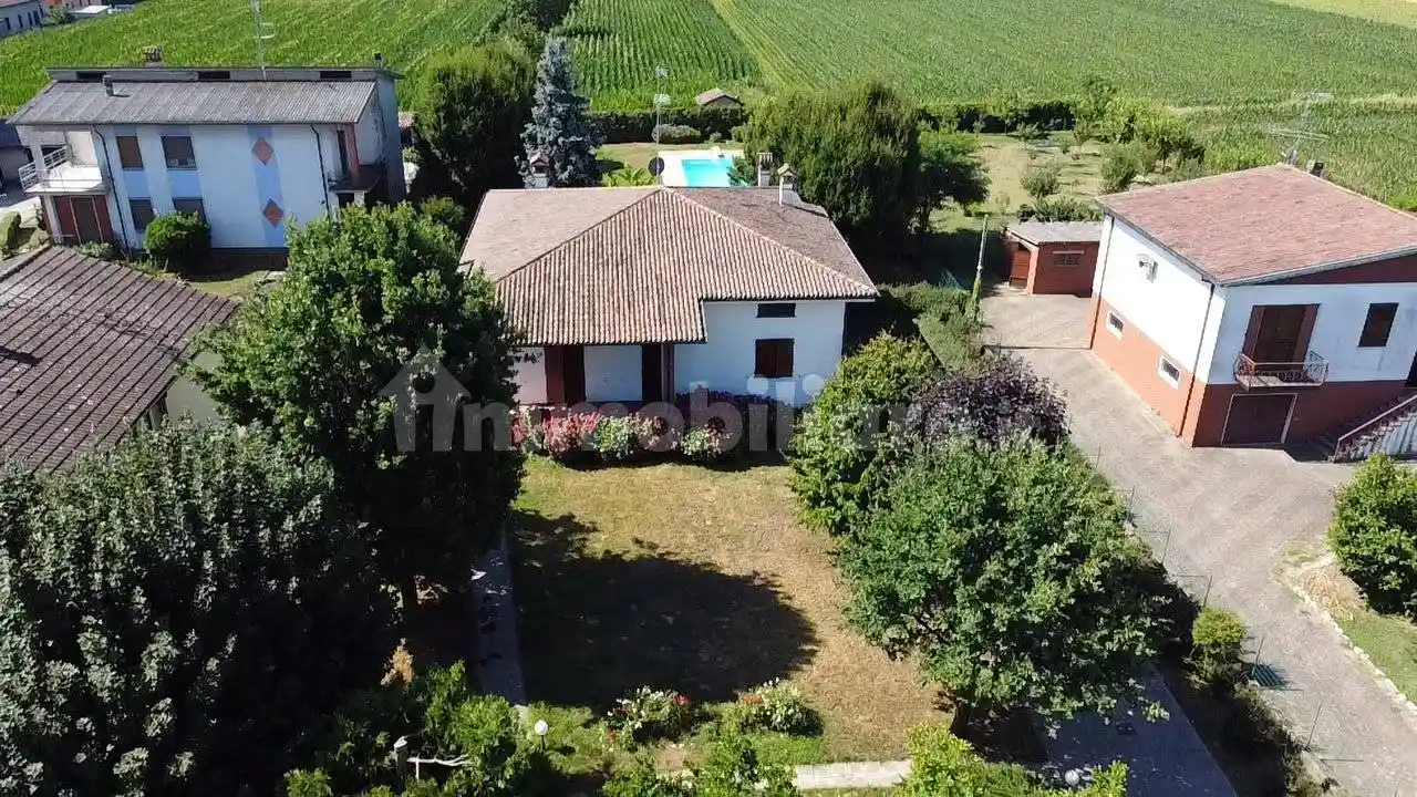 Villa in vendita a Castelnuovo Bocca d'Adda