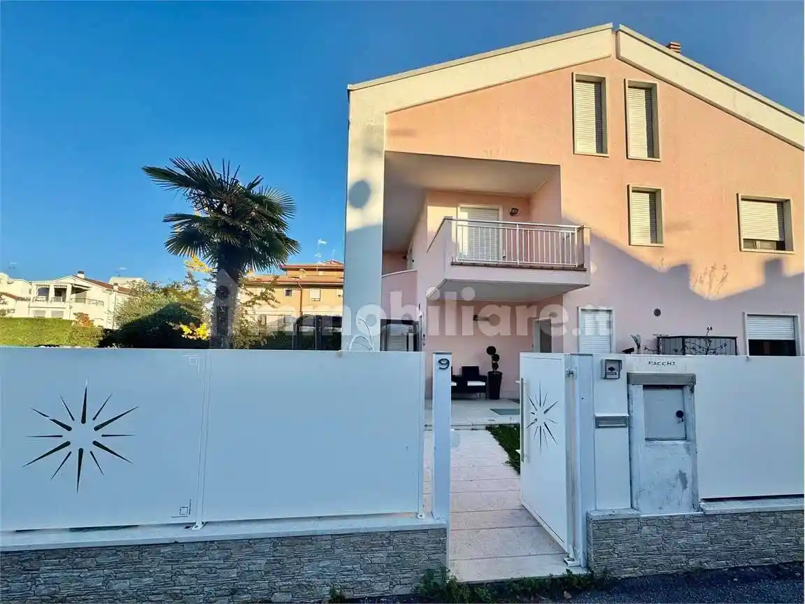 Villa in vendita a Bussolengo