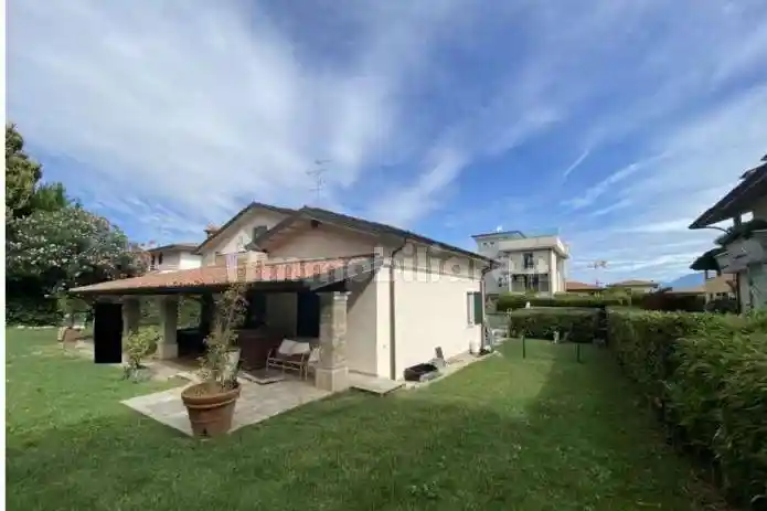 Villa in vendita a Desenzano del Garda