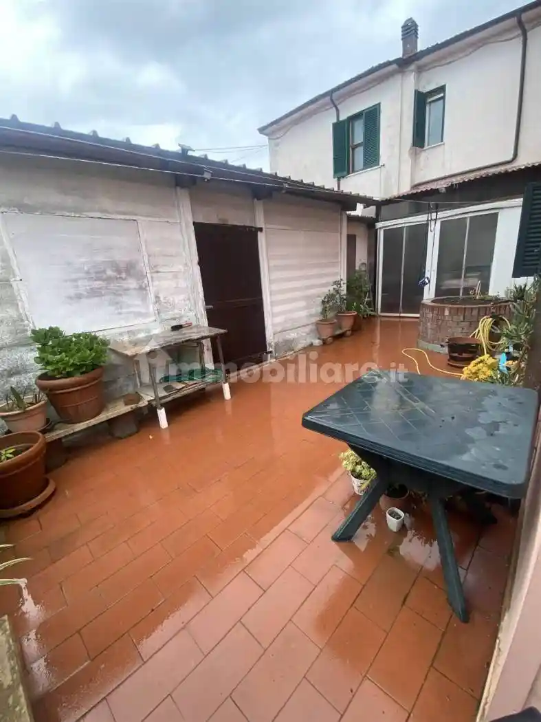 Appartamento in vendita a Luni