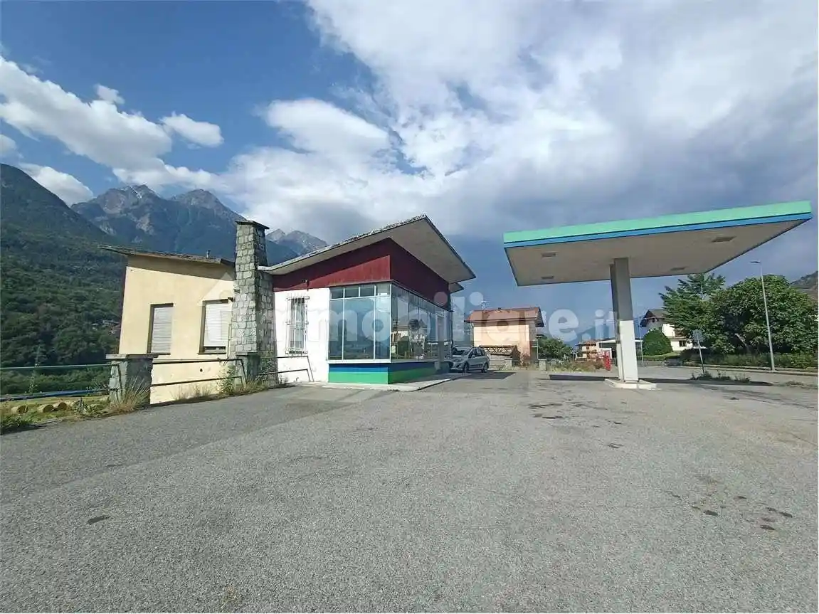 Palazzo - Edificio in vendita a Nus