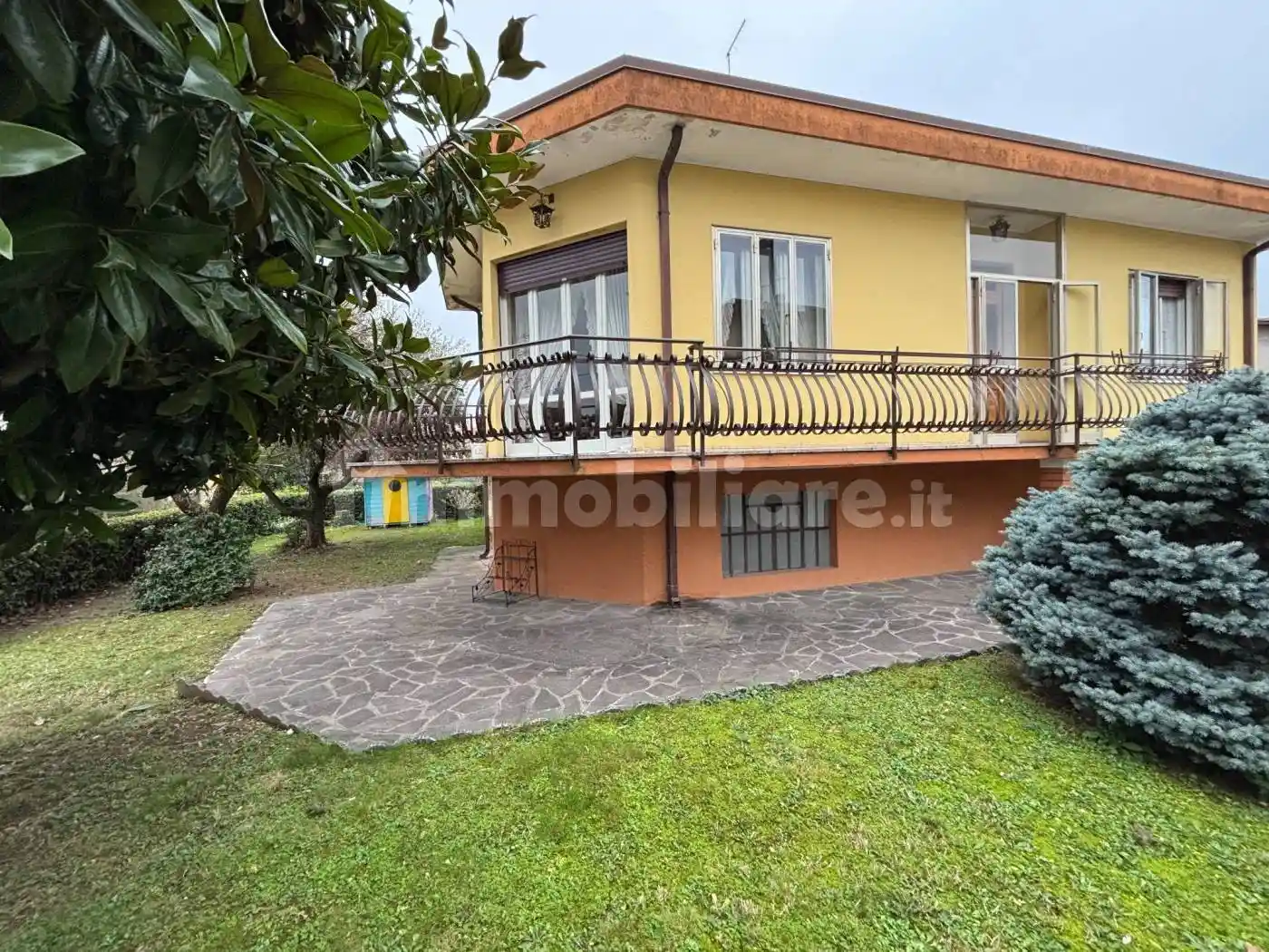 Villa in vendita a Monzambano