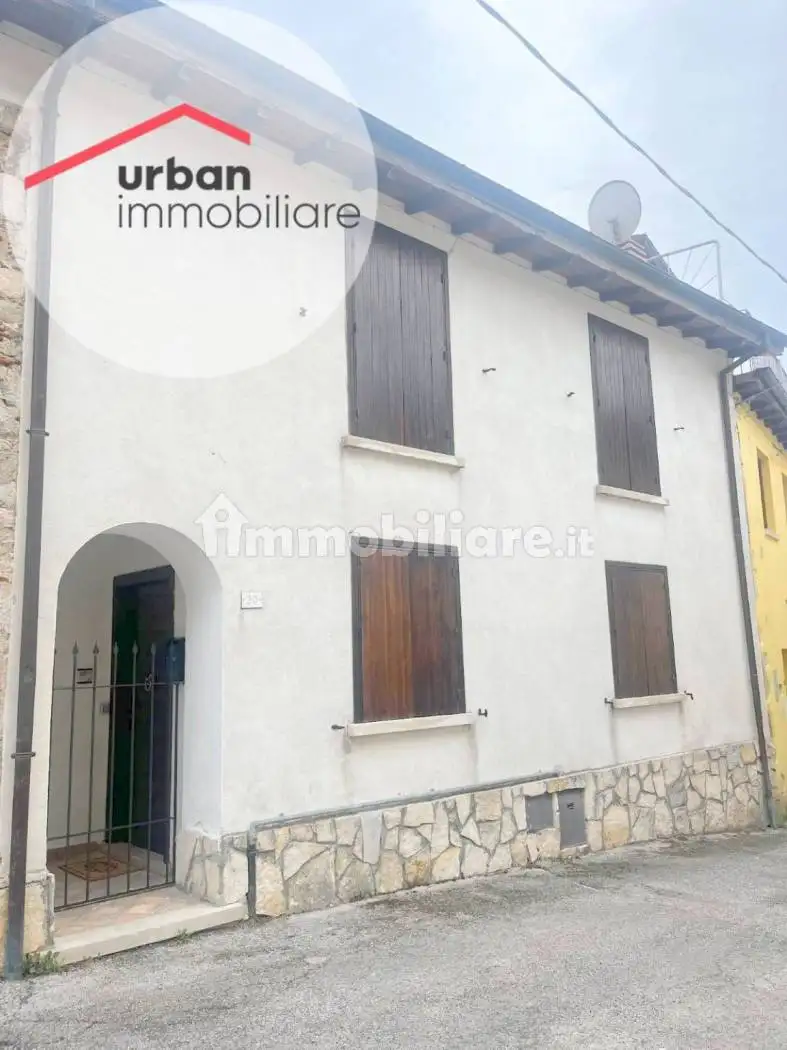 Casa indipendente in affitto a Scoppito