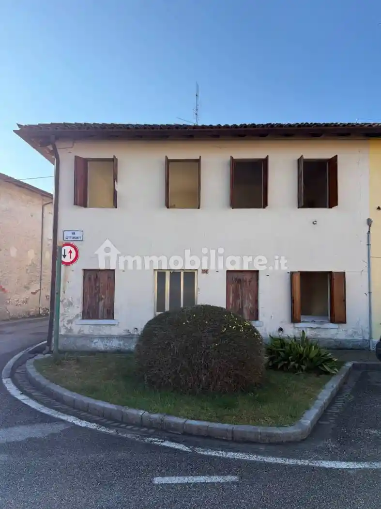 Villetta a schiera in vendita a Manzano