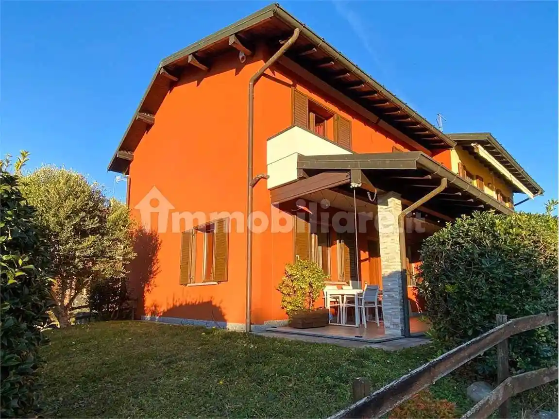 Villa in vendita a Monvalle