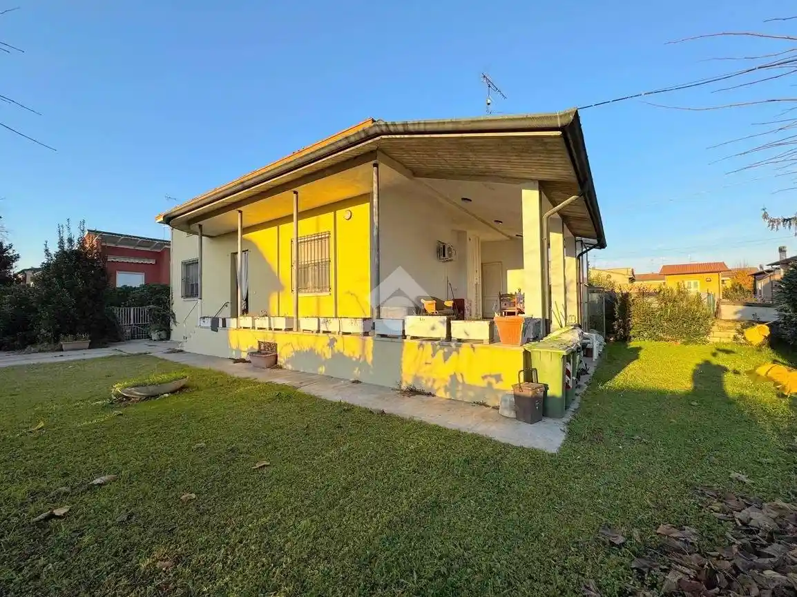 Villa in vendita a Goito