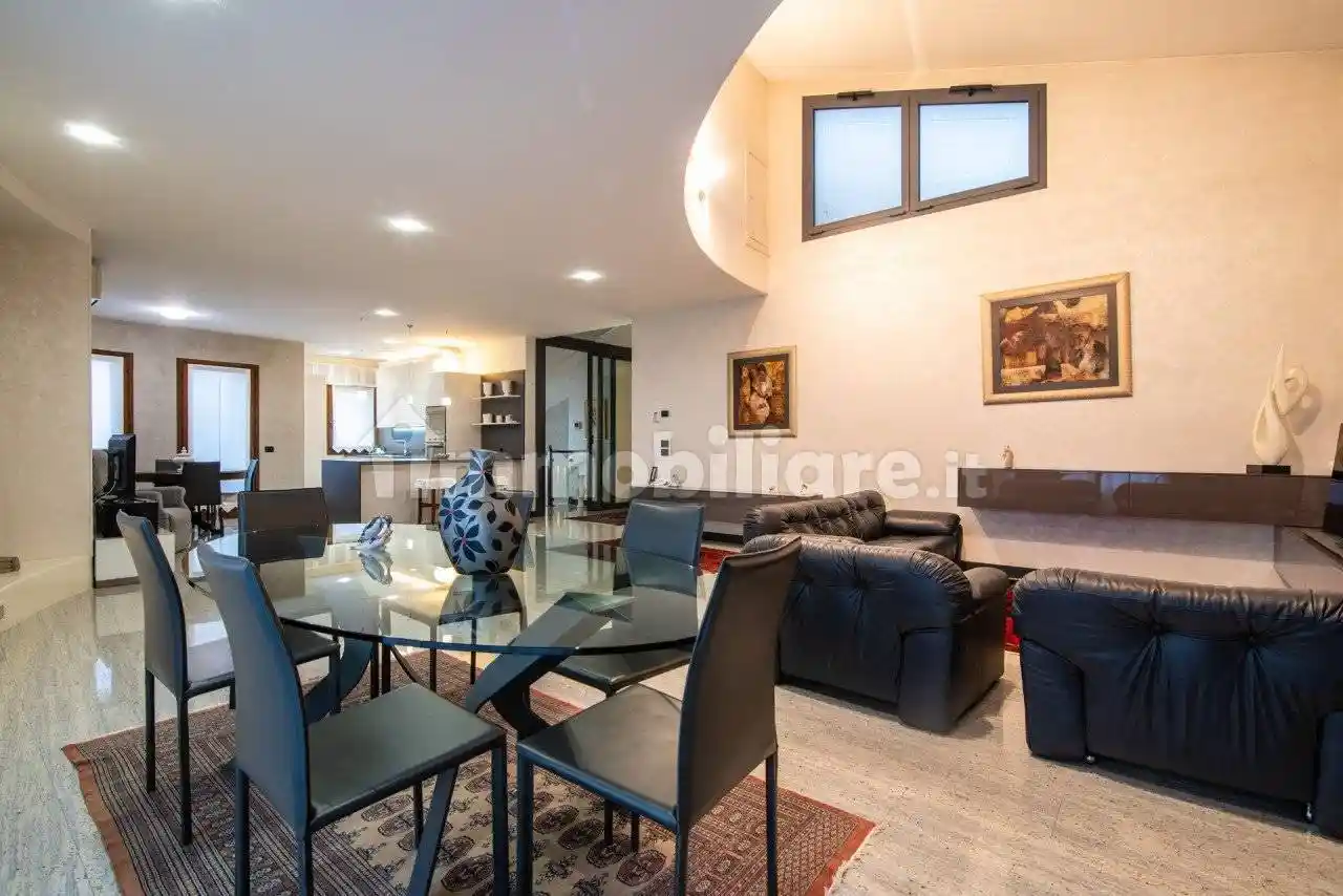 Villa in vendita a Due Carrare