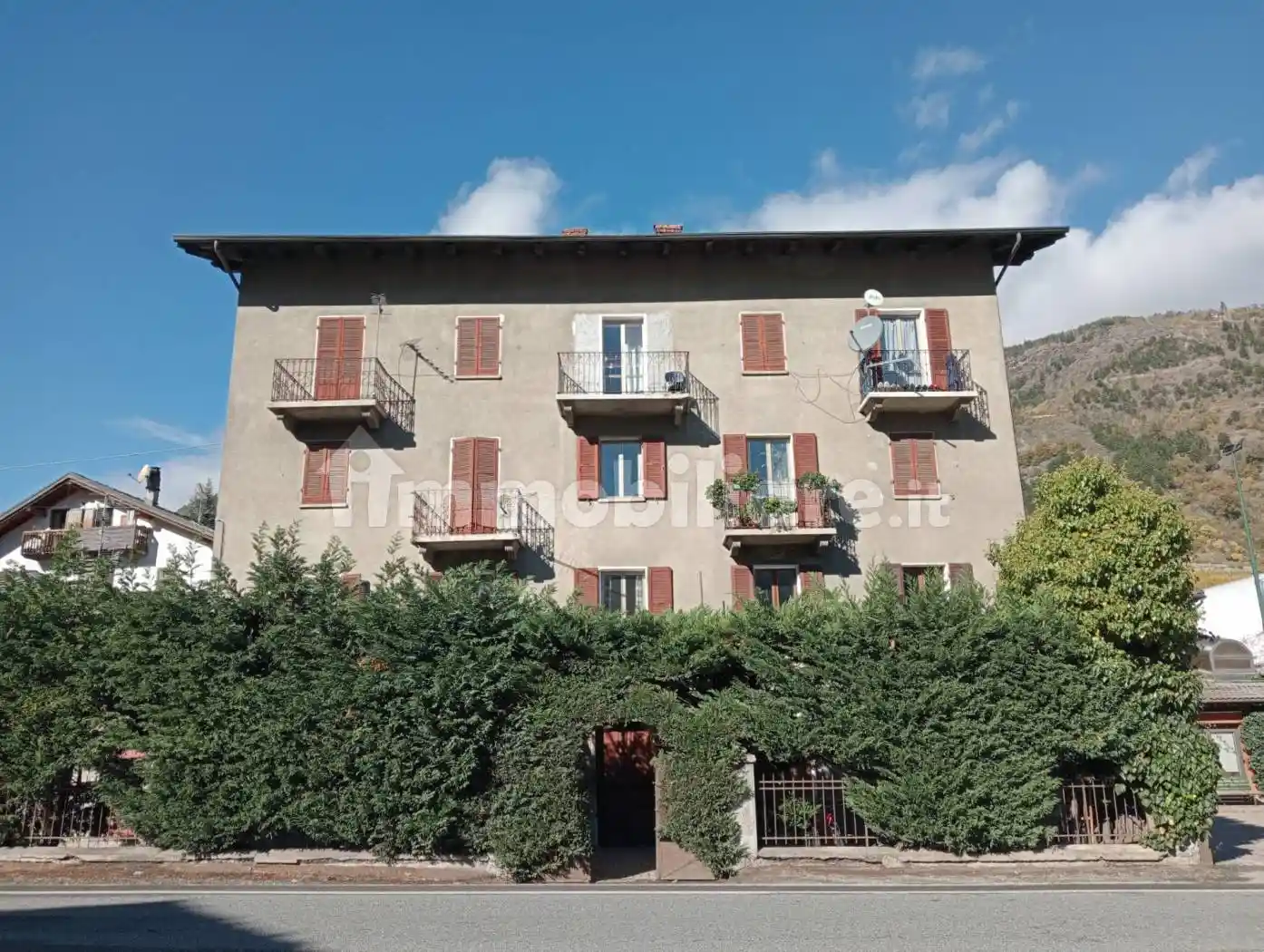 Palazzo - Edificio in vendita a Sarre